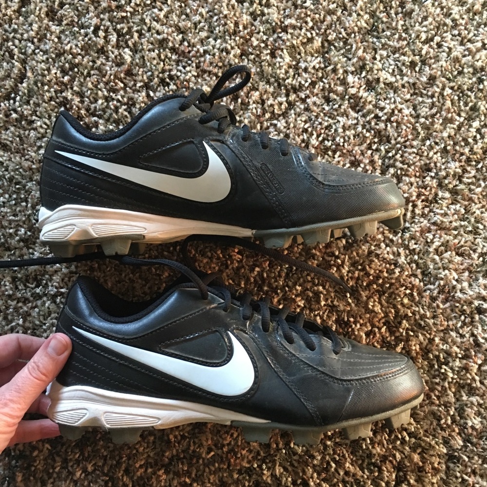 Nike Black and white softball shoes cleats, sz 7.5